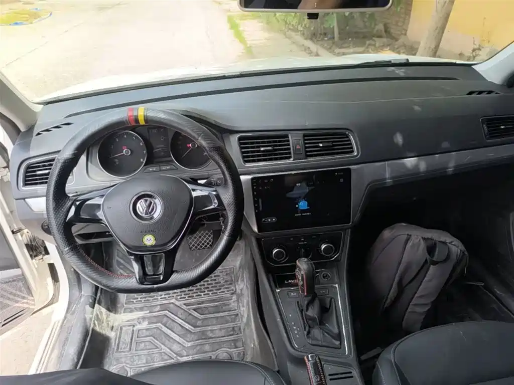 Volkswagen Lavida 2015 230TSI DSG Comfort Edition фото 10