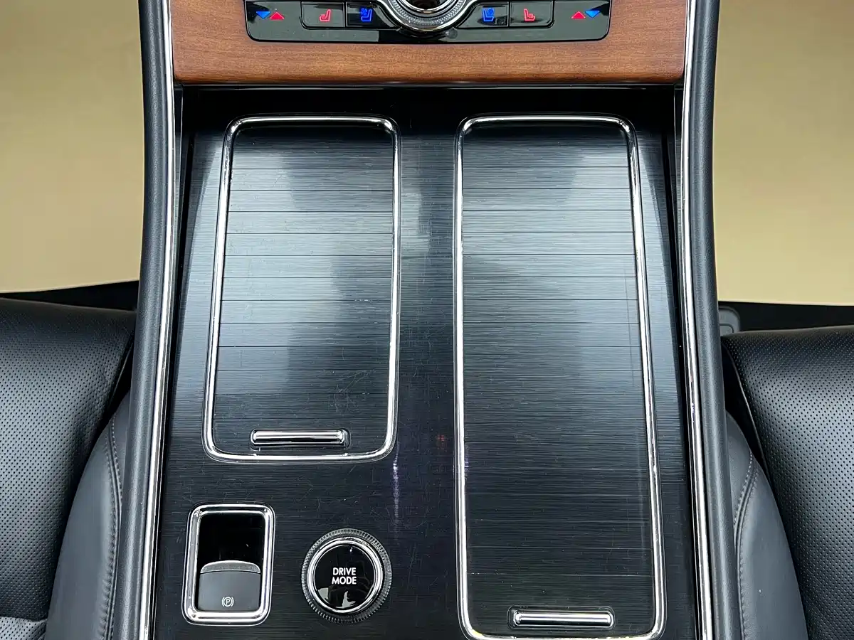 Photo 32 - Lincoln Aviator