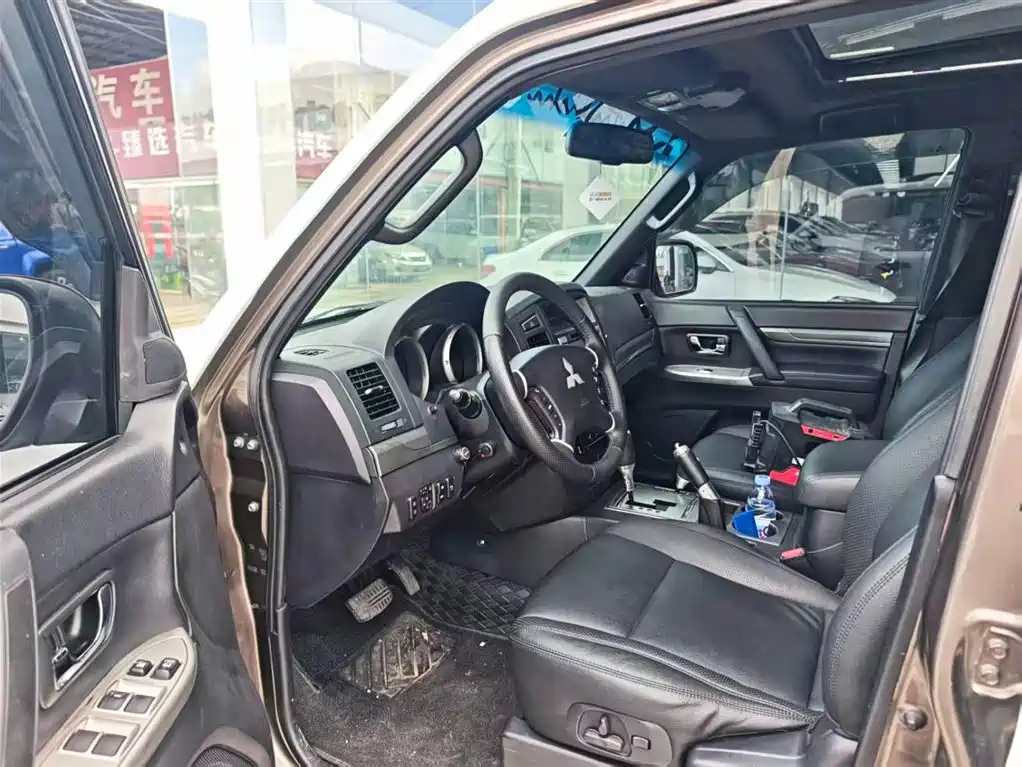 Mitsubishi Pajero (Import) 2012 3.0L Elite Plus Edition фото 8