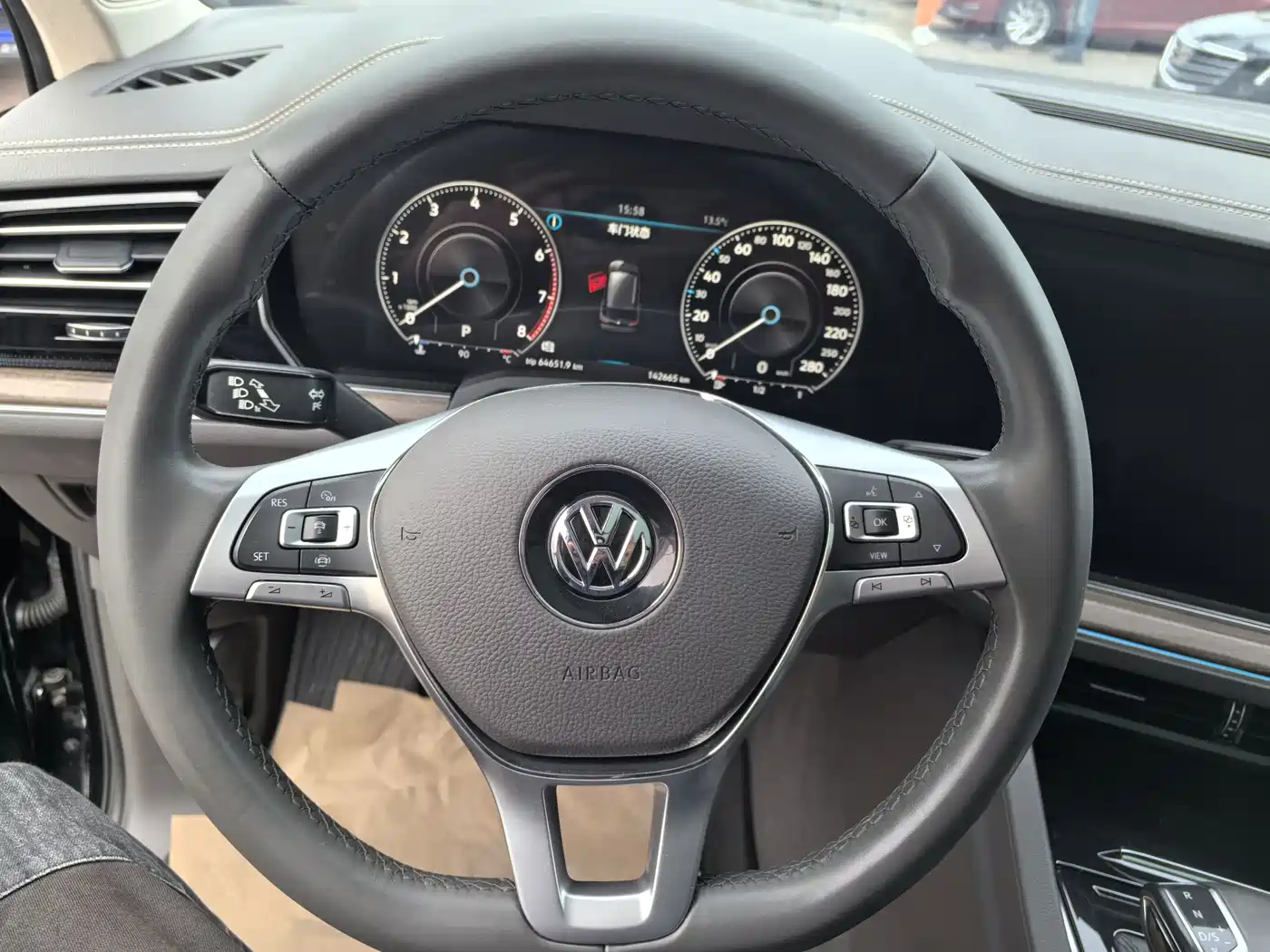 VOLKSWAGEN TOUAREG