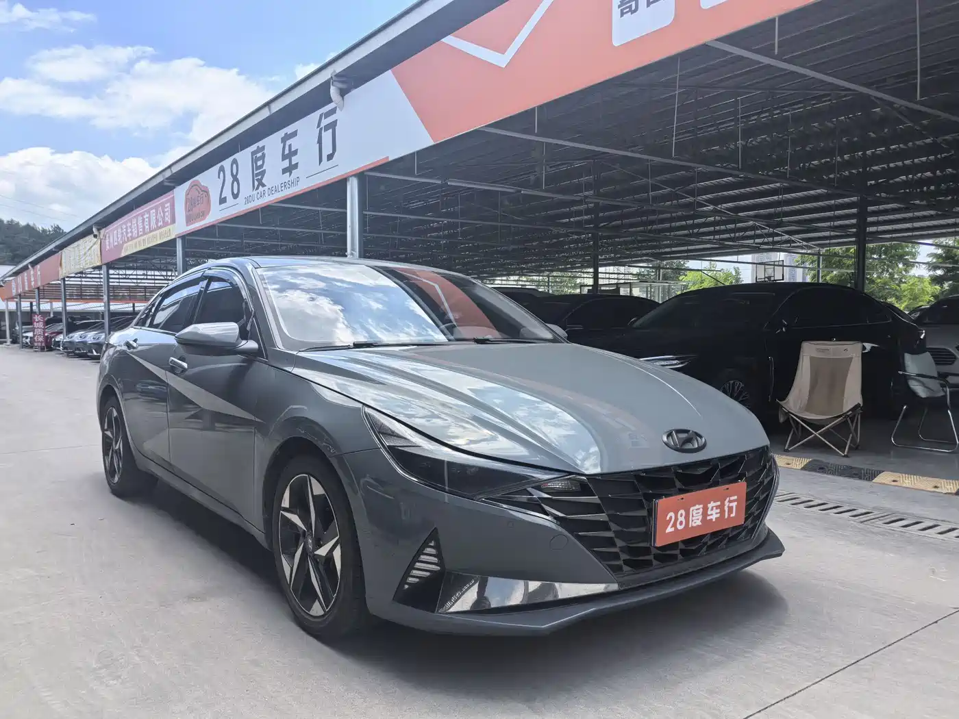 Hyundai Elantra 2021 1.5L CVT LUX Premium Edition фото 3
