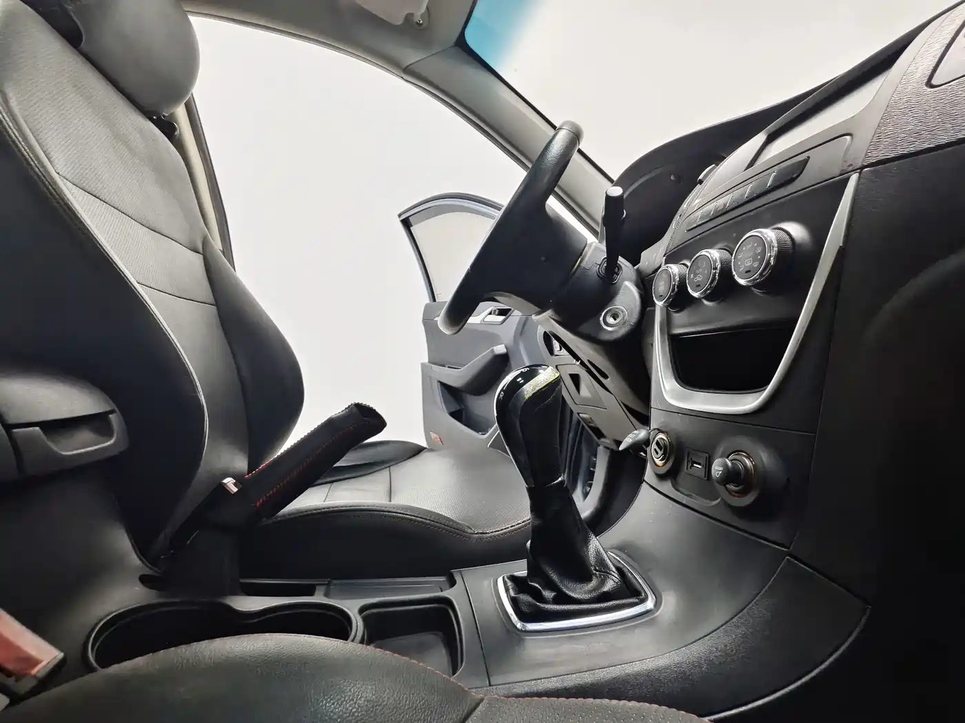 Фото 15 - Geely Vision
