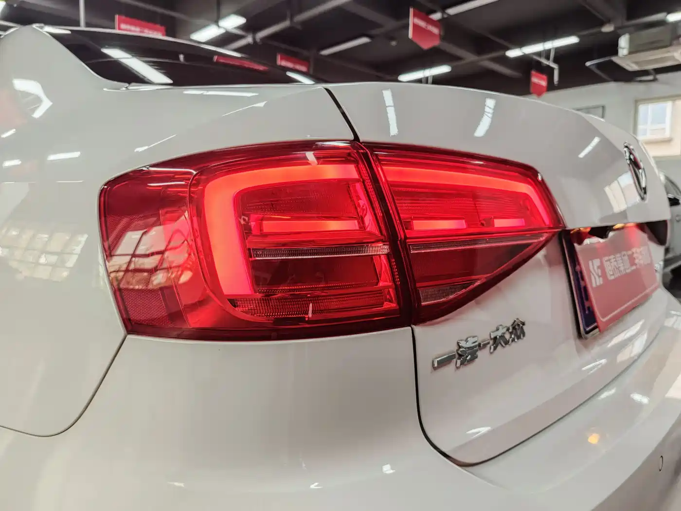 Volkswagen Sagitar 2018 1.6L Automatic Comfort фото 12