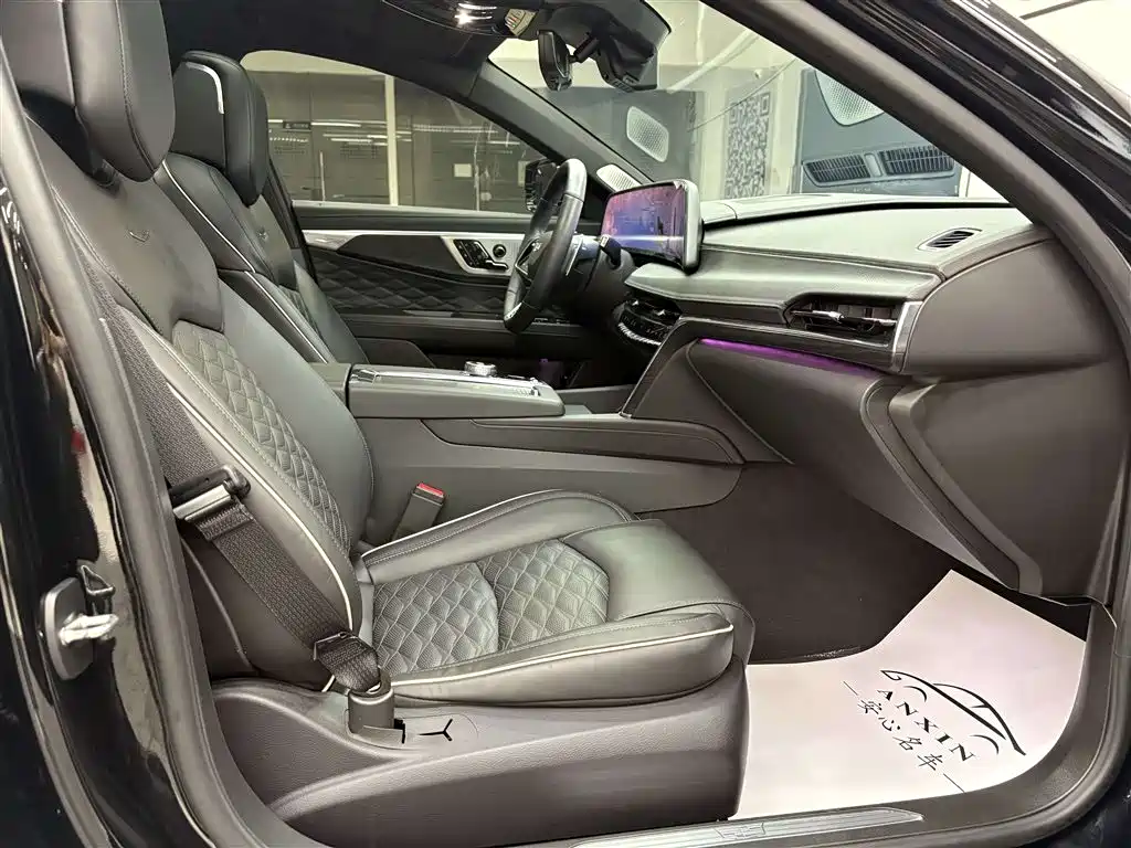 Фото 17 - Cadillac CT6