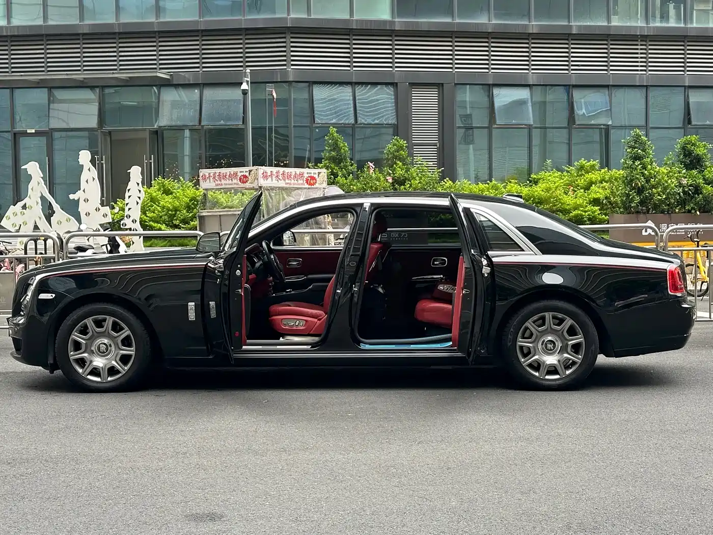 Photo 9 - Rolls-Royce Ghost