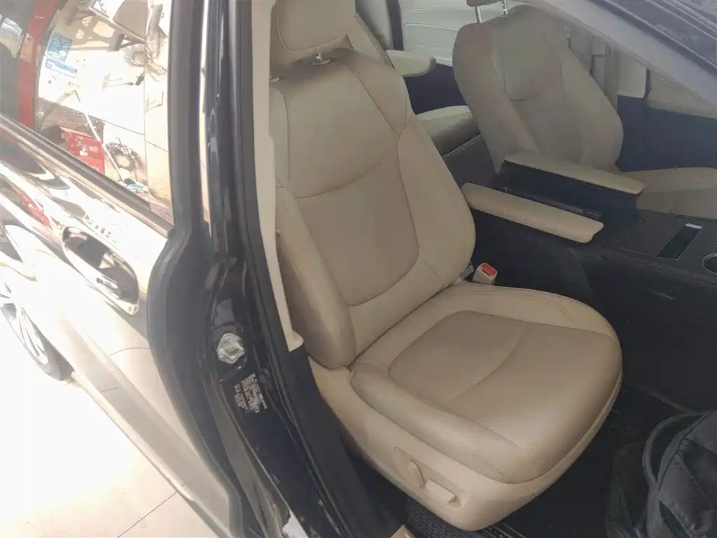 Toyota Granvia 2022 2.5L Hybrid Noble Edition фото 27