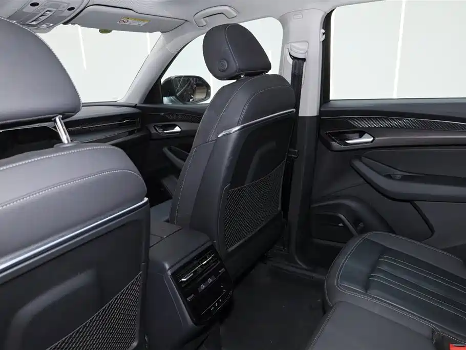 Audi Q6 2024 40 TFSI quattro Cloud View Yulin Package 7-seater фото 25