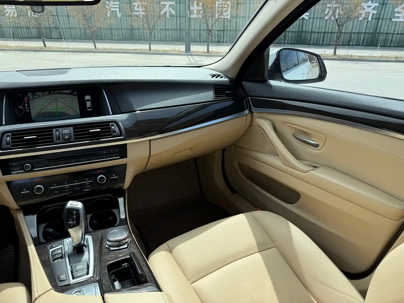 BMW 5 Series 2014 525Li Luxury Design Package фото 29