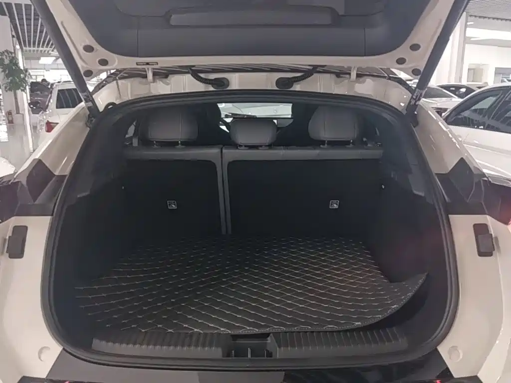 Lynk & Co Z20 2026 2025 175kW