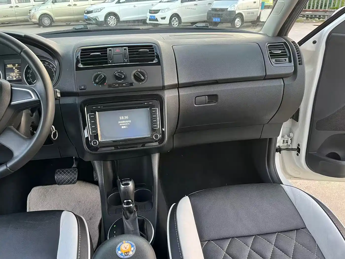 Škoda Fabia 2014 1.6L Automatic Sport Edition фото 8