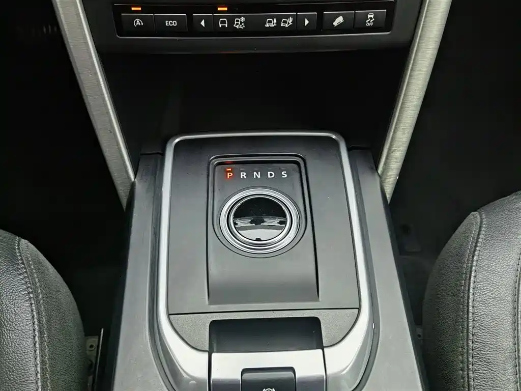 Land Rover Discovery Sport 2016 2.0T HSE фото 13