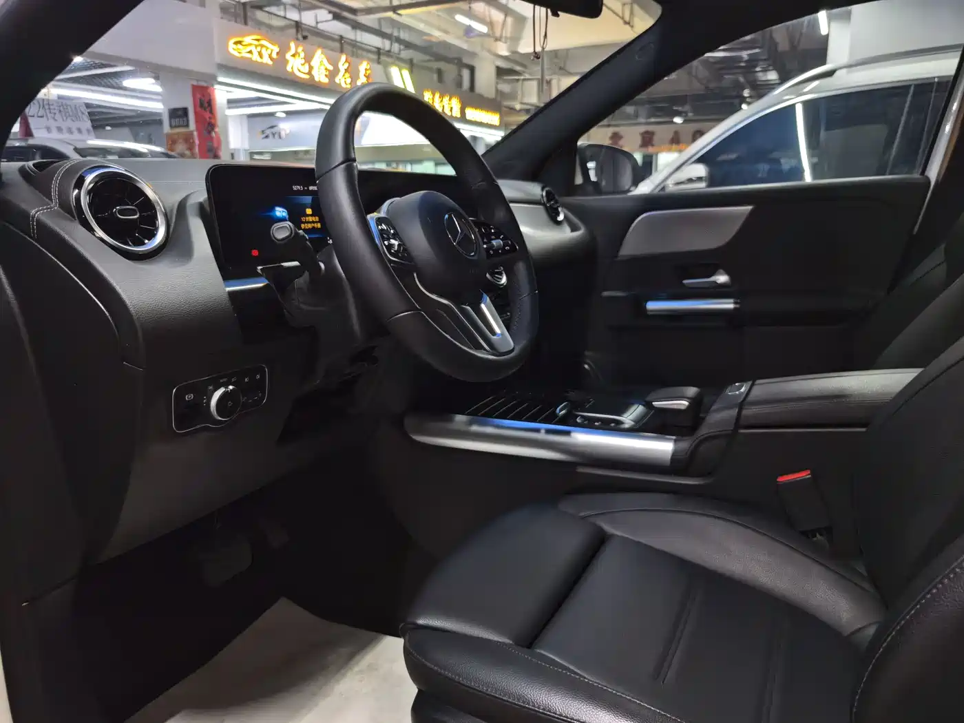 MERCEDES-BENZ GLA