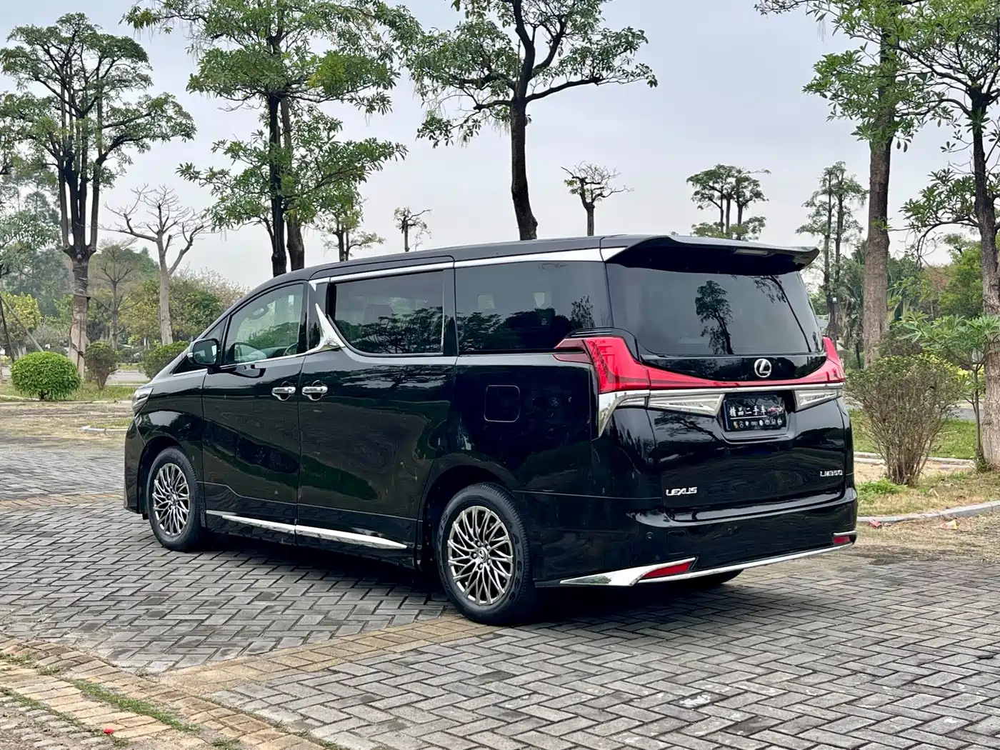 Toyota Alphard 2018 3.5L Luxury фото 23