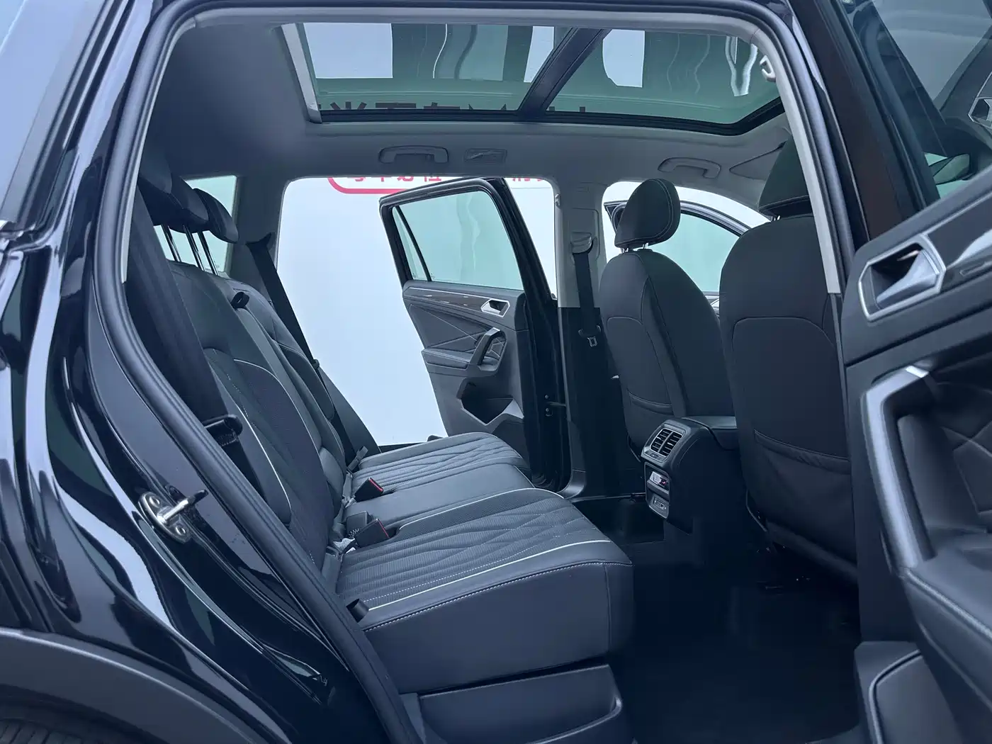 Volkswagen Tiguan L 2023 330TSI Auto 2WD R-Line Premium Edition фото 23