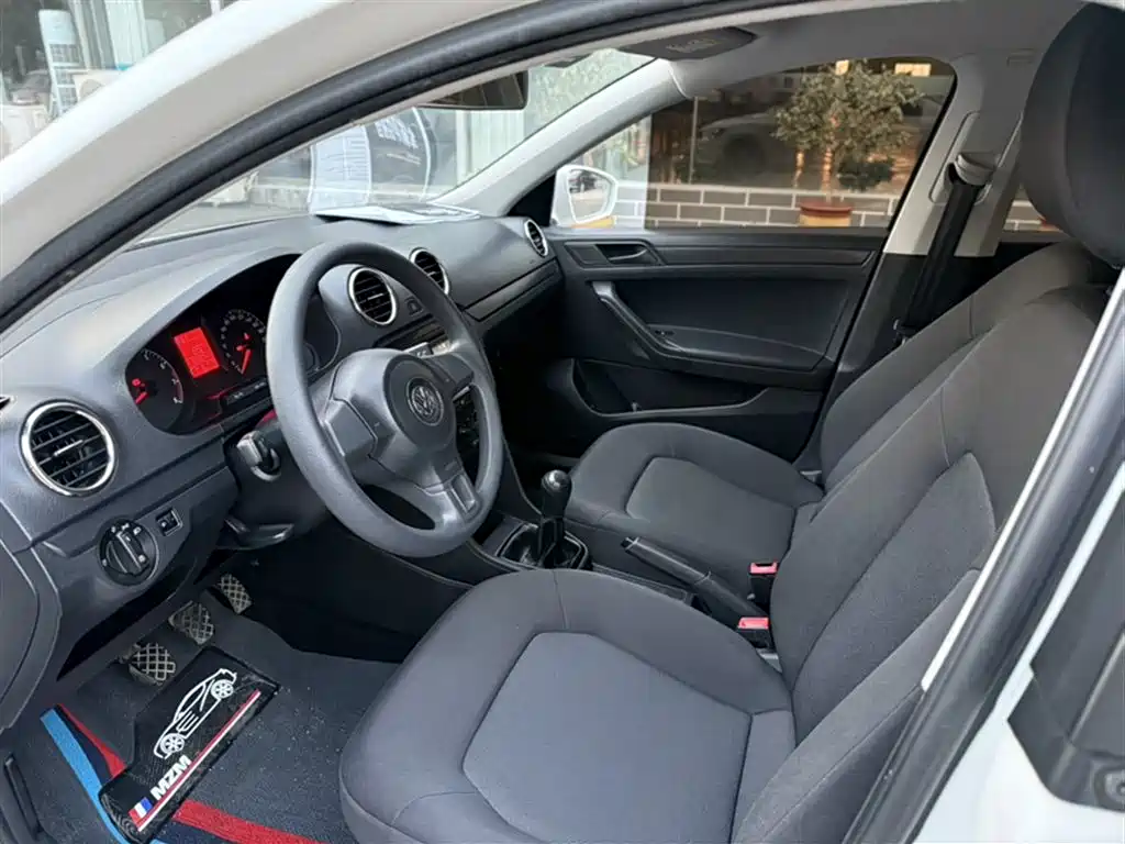 Volkswagen Jetta 2015 Quality Edition 1.4L Manual Fashion фото 13