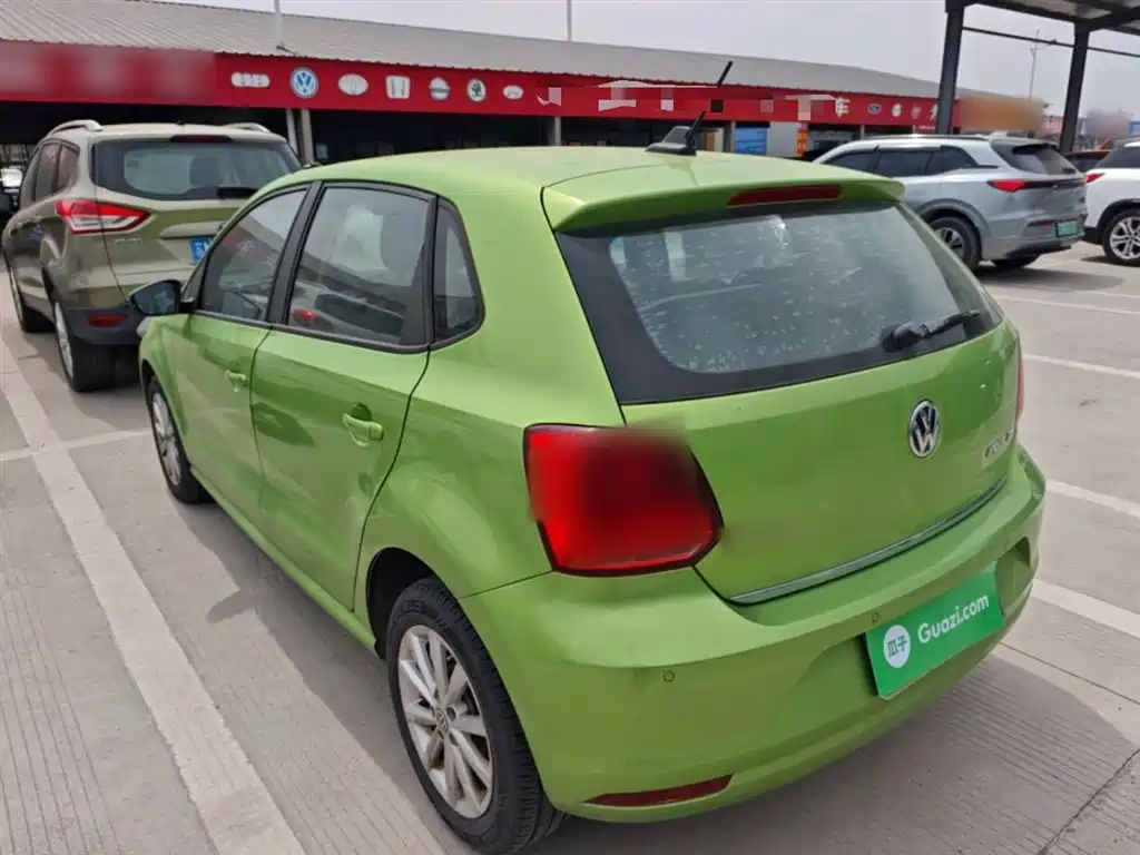 Volkswagen Polo 2014 1.6L Automatic Luxury Edition фото 23