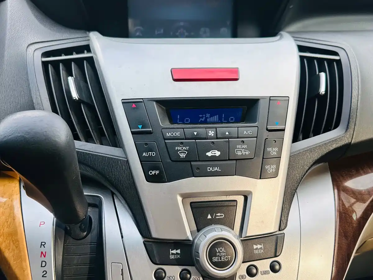 Фото 15 - Honda Odyssey