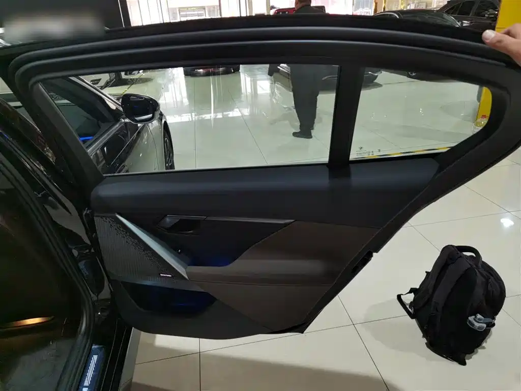 BMW 5 Series 2024 530Li Leading M Sport Package фото 14