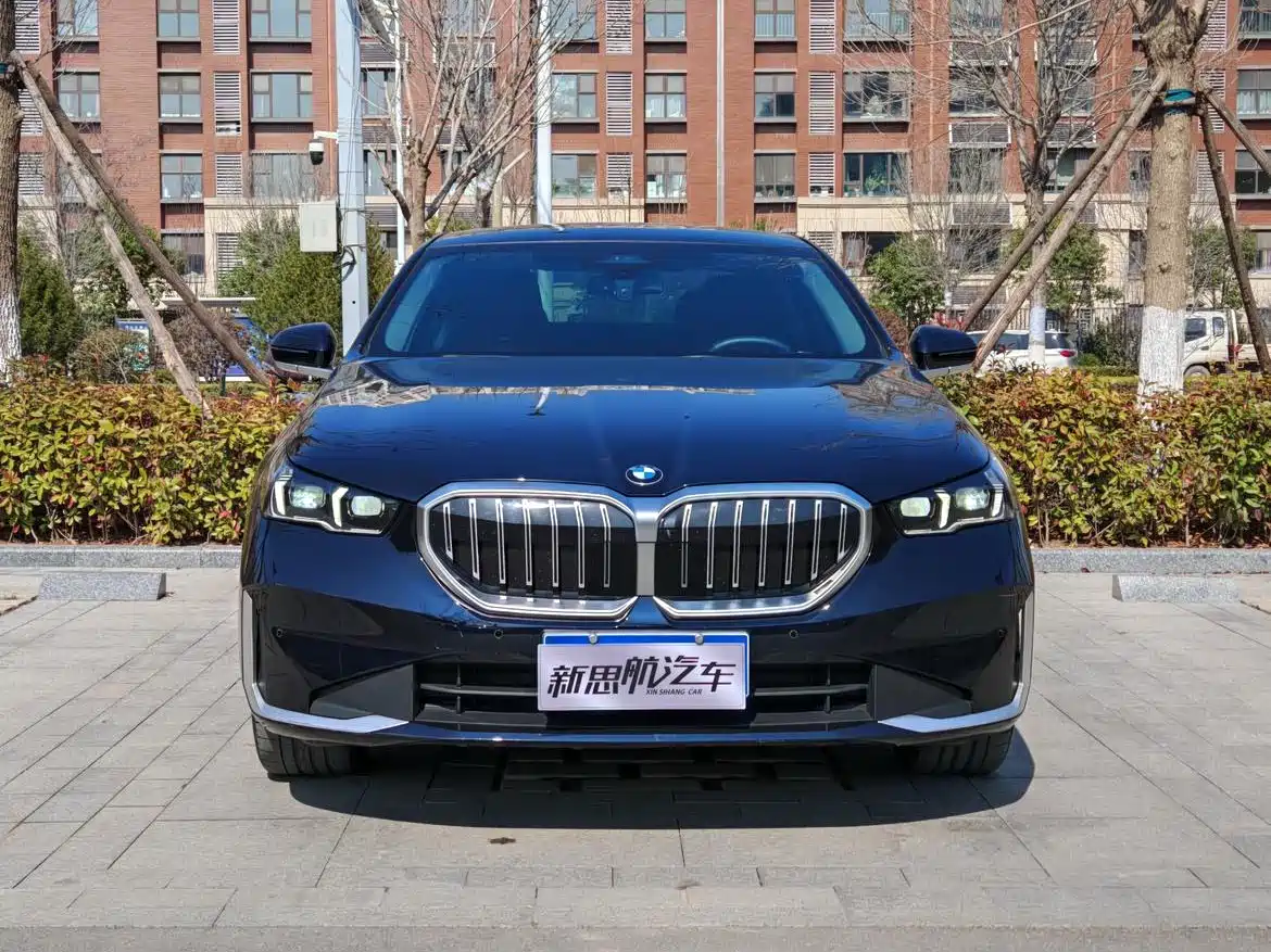 BMW 5 Series 2024 530Li Leading Model Luxury Package фото 3