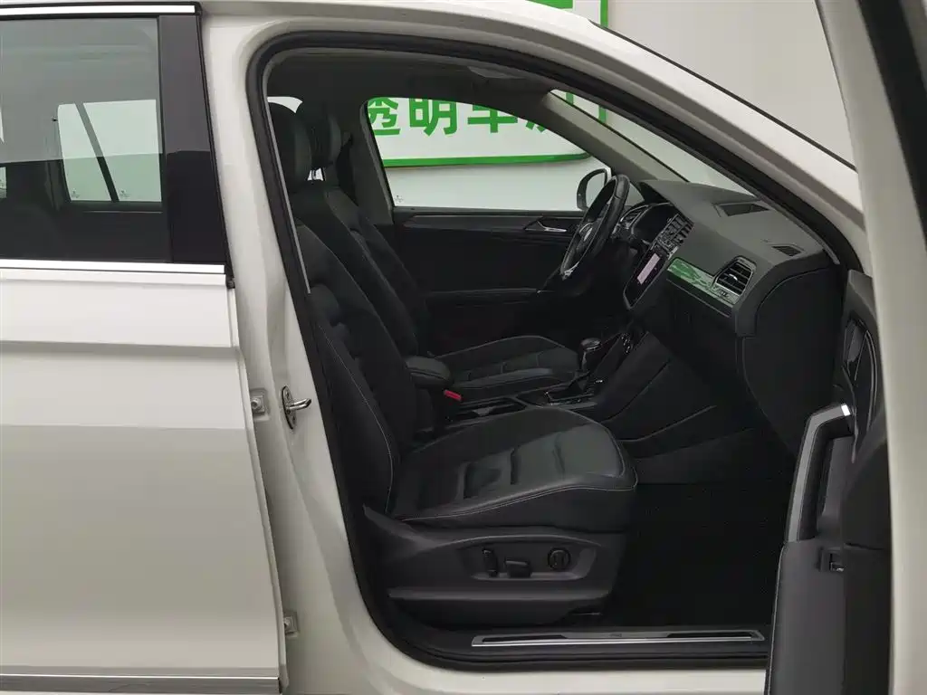 Volkswagen Tiguan L 2021 330TSI Automatic 2WD R-Line Premium фото 23