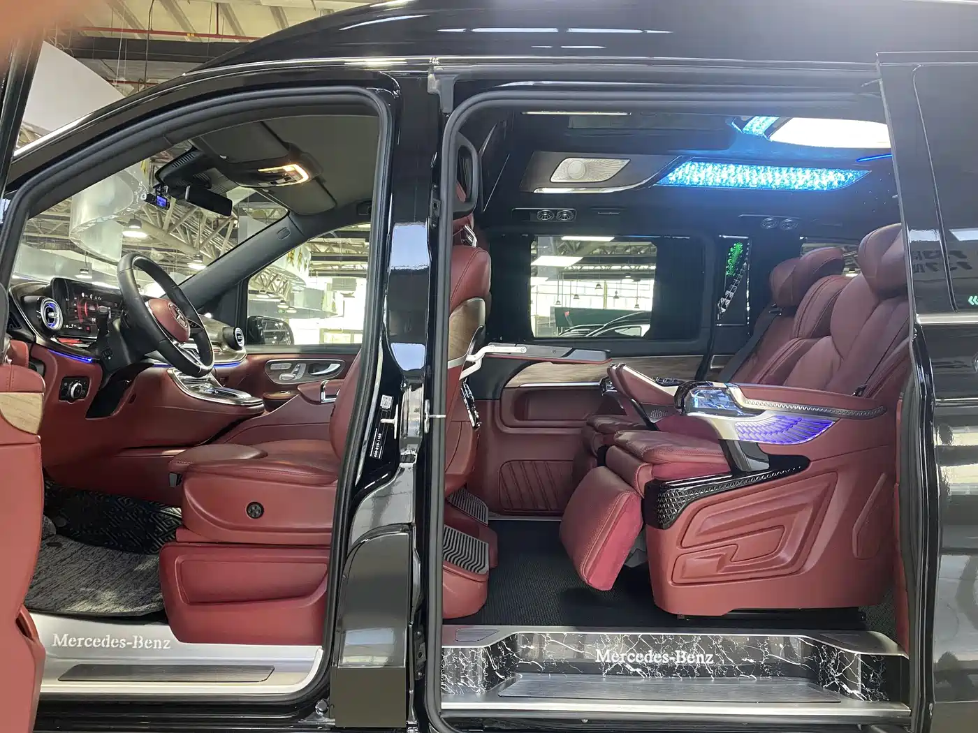 Mercedes-Benz V-Class 2024 V 300 L Long Wheelbase Luxury Edition фото 10