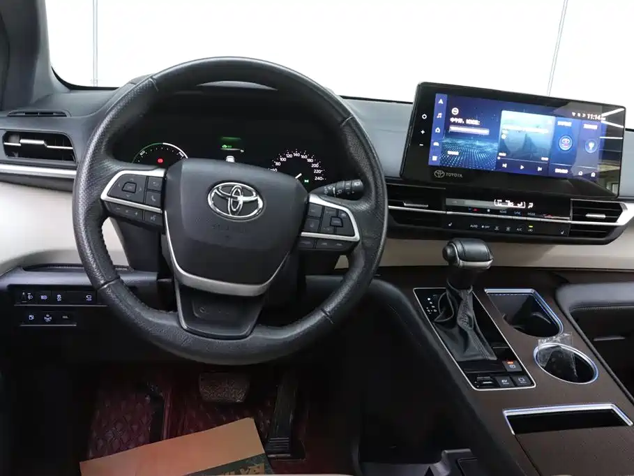 Toyota Granvia 2022 2.5L Hybrid Premium Edition фото 27