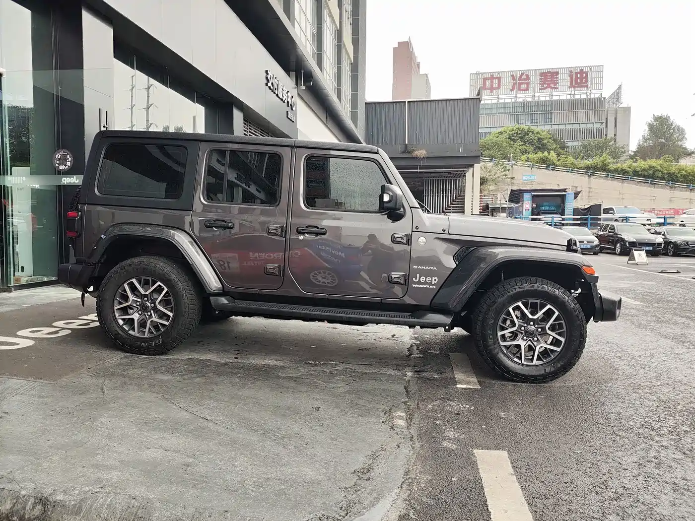 Jeep Wrangler 2025 2024 Model 2.0T Sahara Four-Door Version
