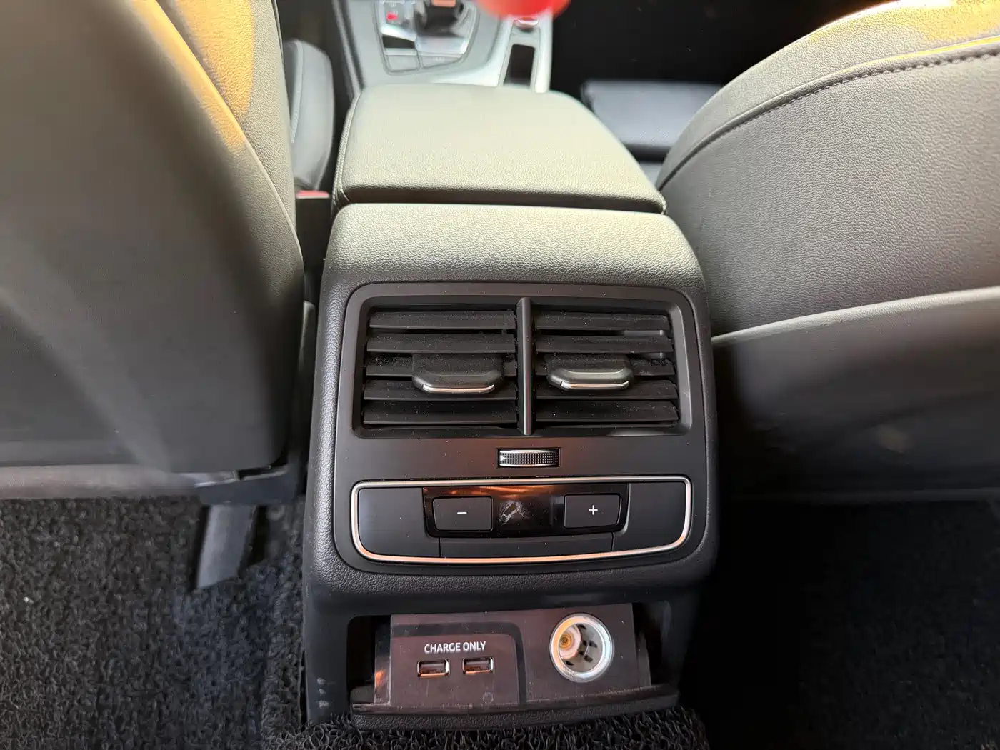 Audi A4L 2023 40 TFSI Luxury Sport фото 17