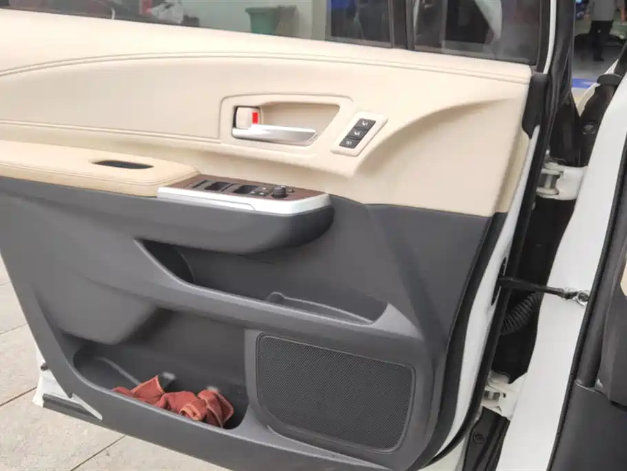 Toyota Granvia 2023 2.5L Hybrid Prestige PLUS Edition фото 7