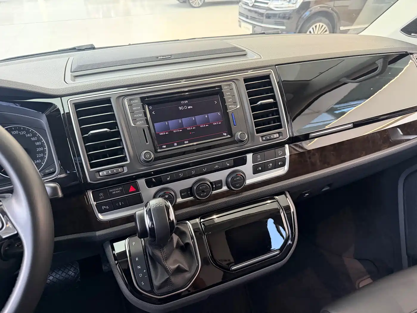 Volkswagen Multivan 2019 2019 2.0TSI 4WD Premium 7-seater