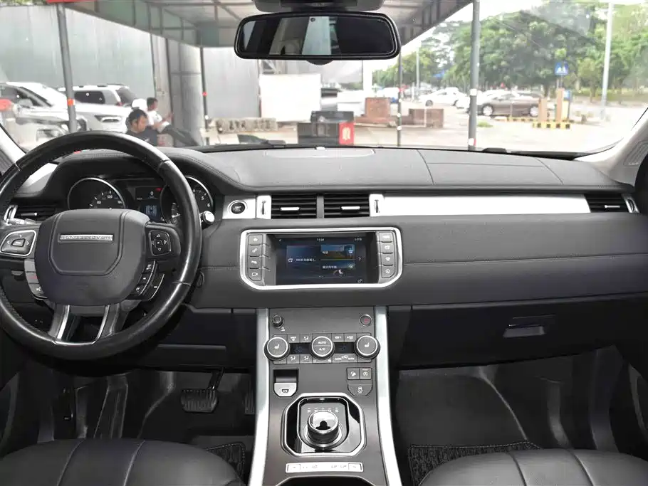 Land Rover Range Rover Evoque 2017 2.0T SE Smart Shine Edition фото 12