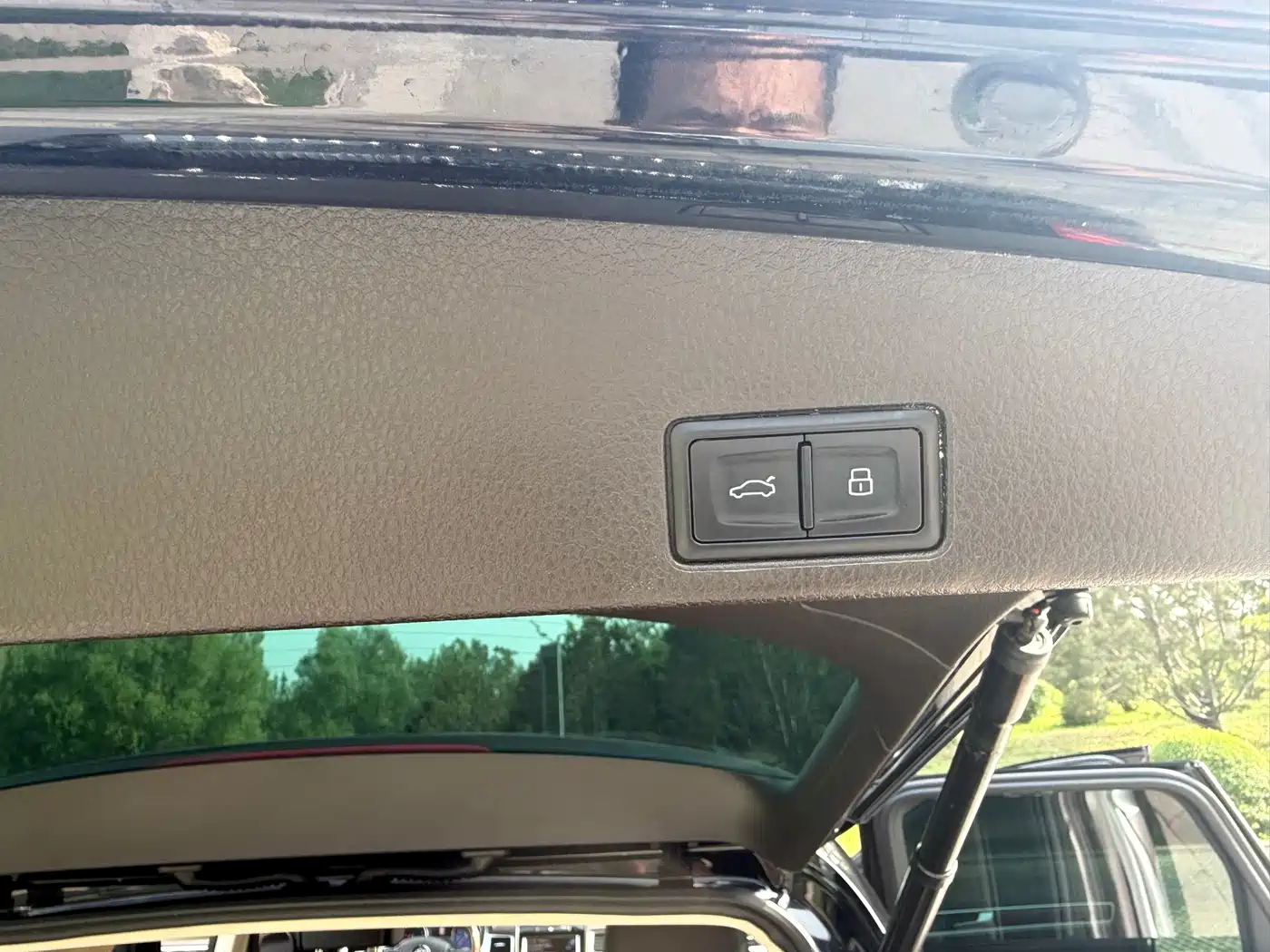 Volkswagen Touareg 2011 3.0TSI Premium фото 14