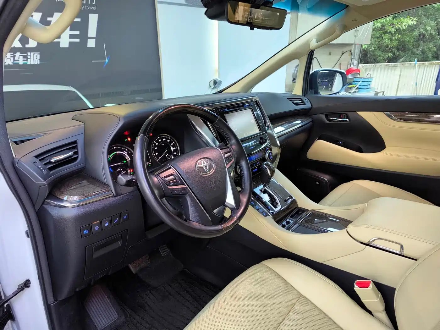 Toyota Vellfire 2019 Hybrid 2.5L HV Premium Edition фото 13