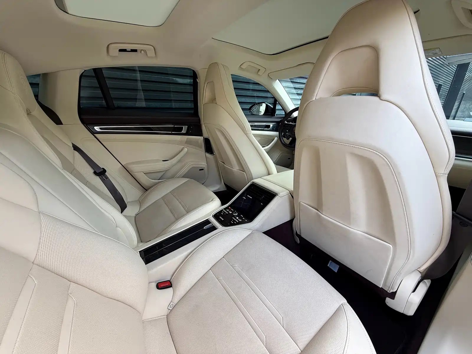 صورة 14 - Porsche Panamera New Energy