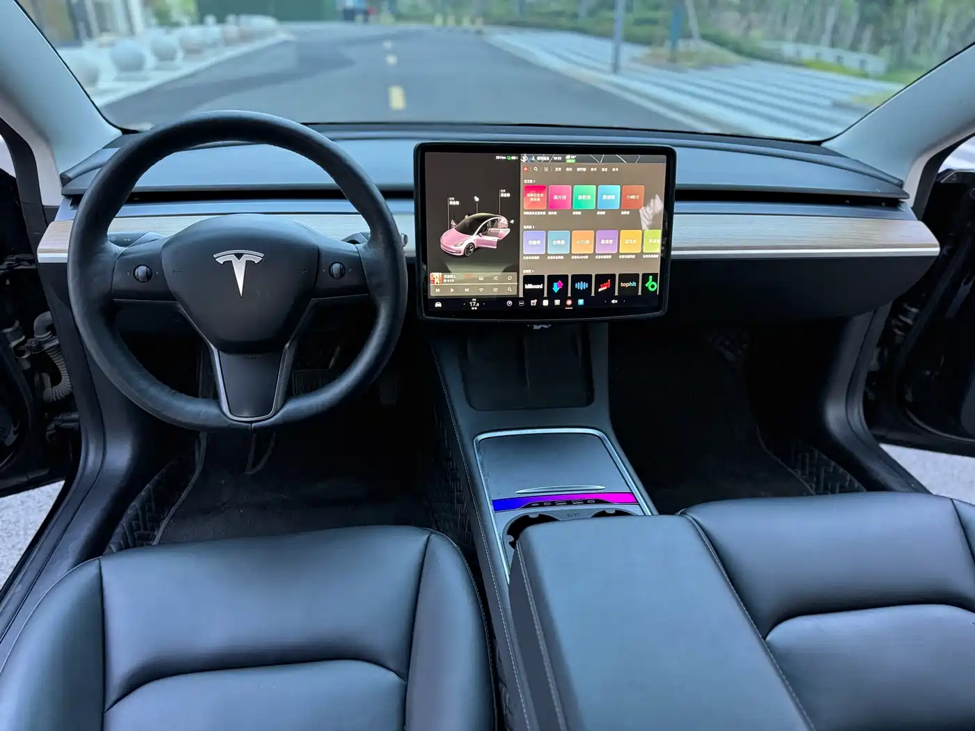 TESLA MODEL 3