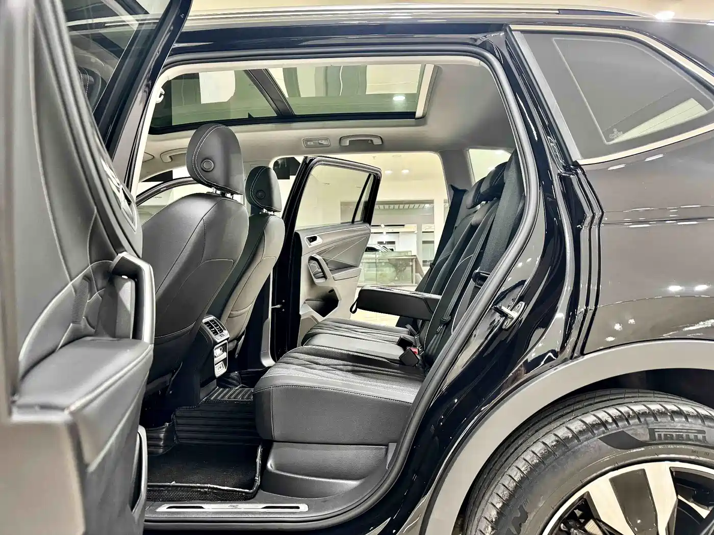Volkswagen Tiguan L 2022 330TSI Auto 2WD R-Line Premium Edition фото 20