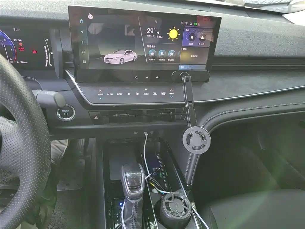 Toyota Camry 2024 Hybrid 2.0HE Elite Edition фото 6