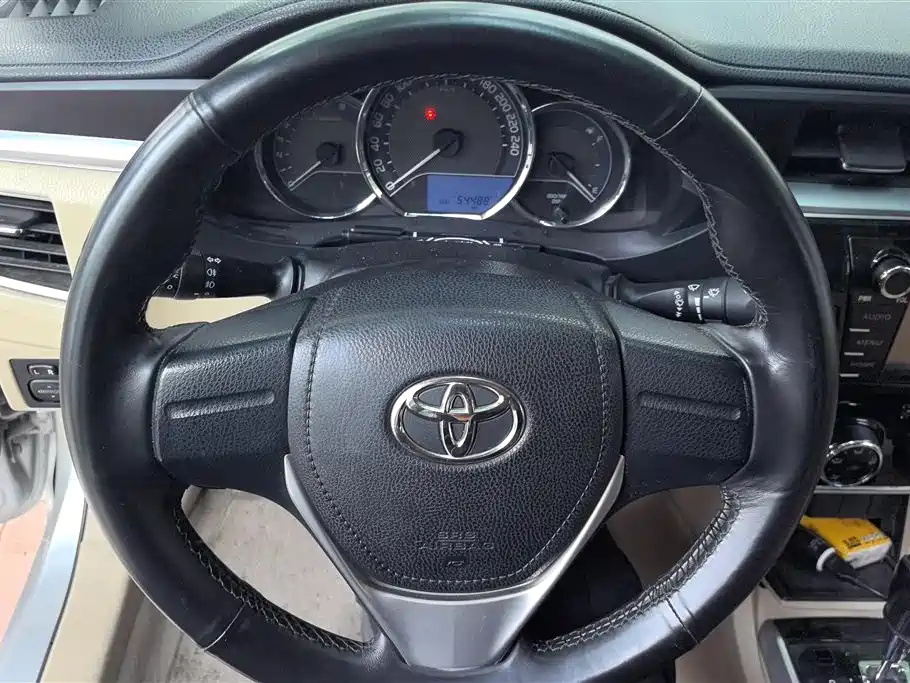 Toyota Corolla 2014 1.6L CVT GL фото 15