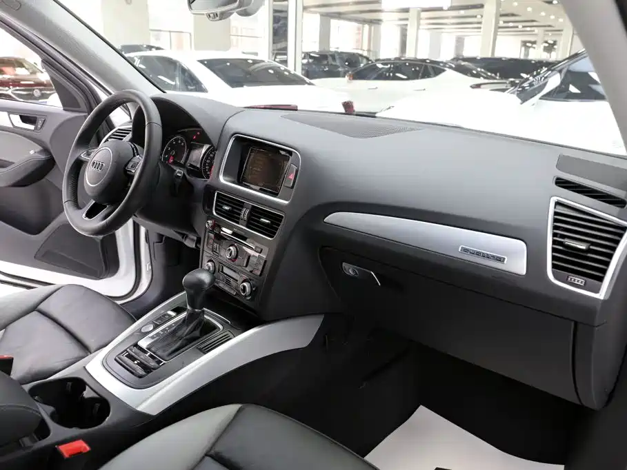 Audi Q5 2018 2017 Plus 40 TFSI Technology