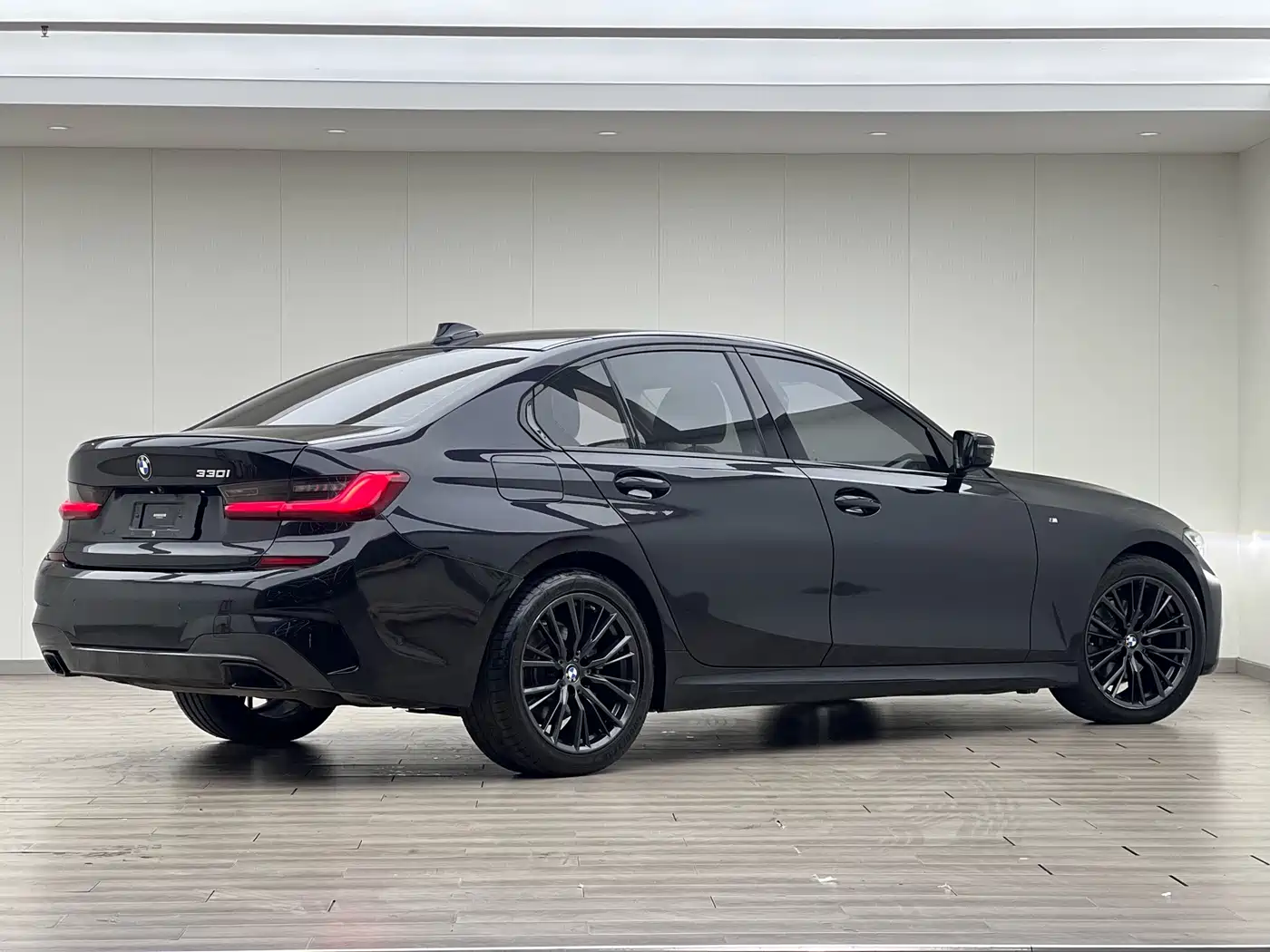BMW 3 Series 2021 325i M Sport Night Edition фото 15
