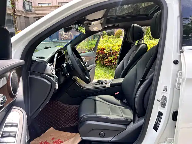 Mercedes-Benz GLC 2017 GLC 300 4MATIC Dynamic — фото 4