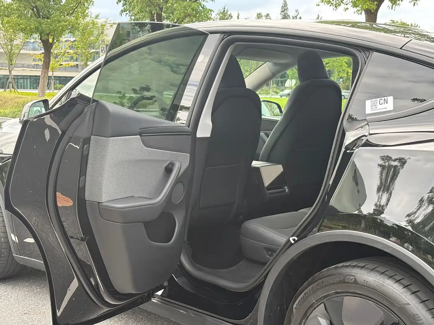 Photo 9 - Tesla Model Y