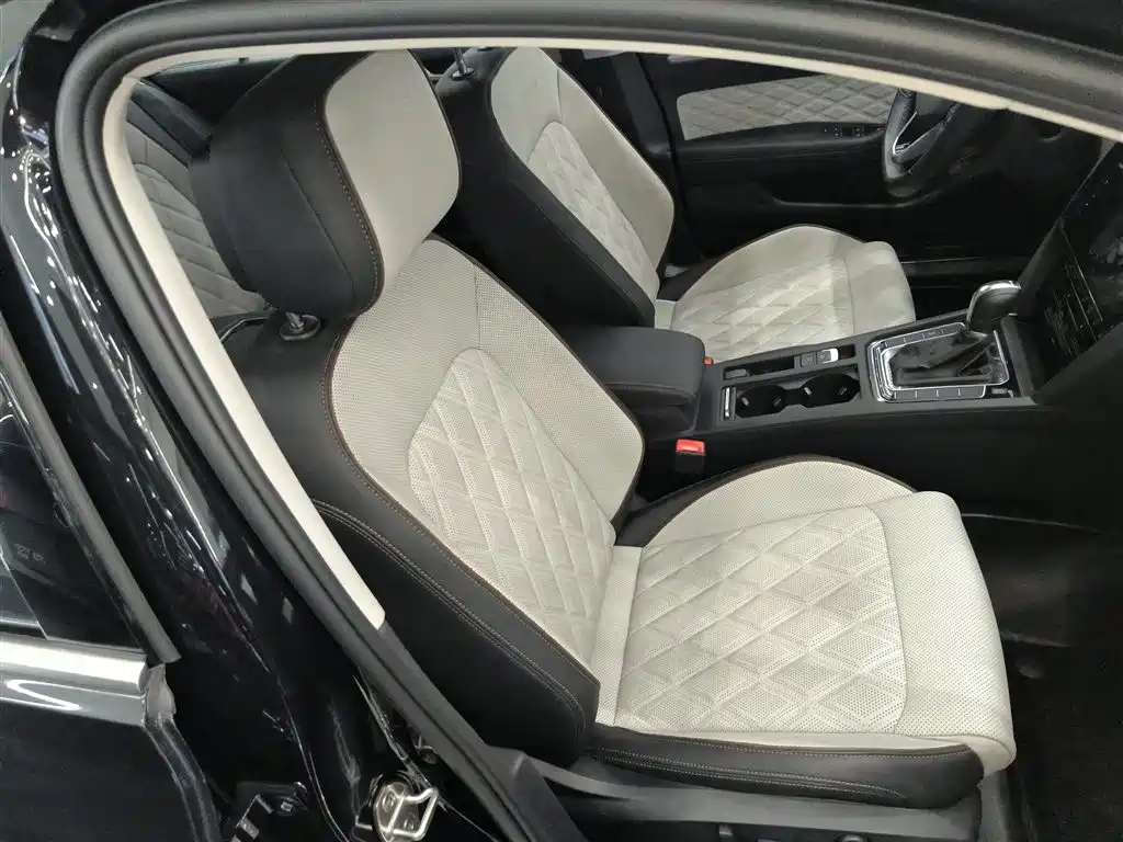 Volkswagen Magotan 2023 Model 2 Million Commemorative Edition 330TSI DSG Luxury фото 16