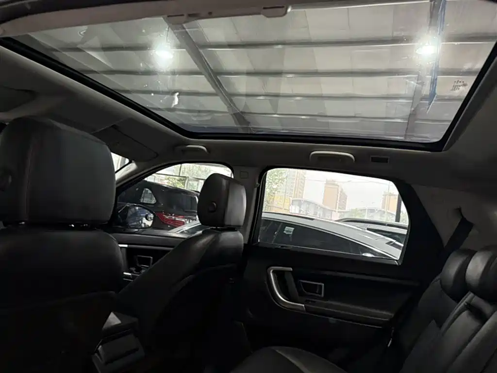 Land Rover Discovery Sport 2018 240PS SE Edition фото 18