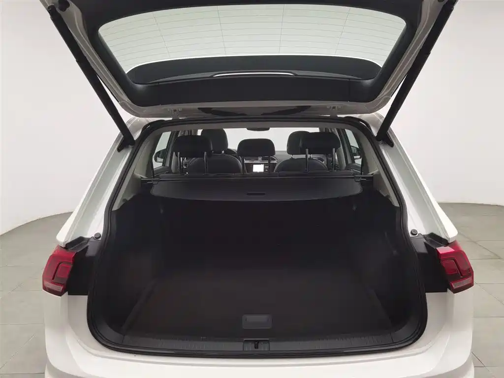 Volkswagen Tiguan L 2021 330TSI Automatic 2WD R-Line Premium фото 16