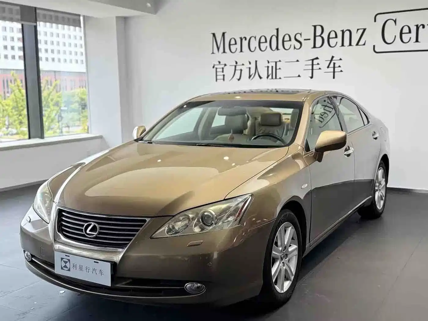Фото 2 - Lexus ES