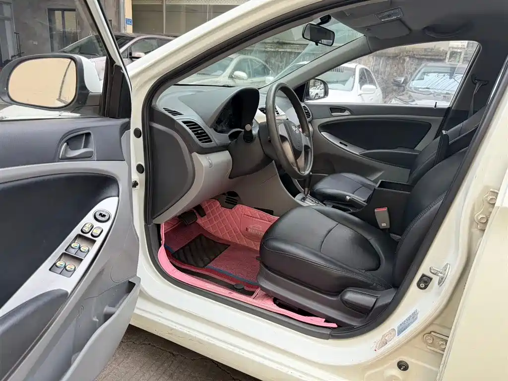Hyundai Verna 2014 1.4L Automatic Smart GLS фото 4