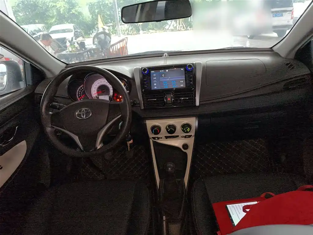 Toyota YARiS L Zhi Xuan 2015 1.5G Manual Sunroof Special Edition фото 7