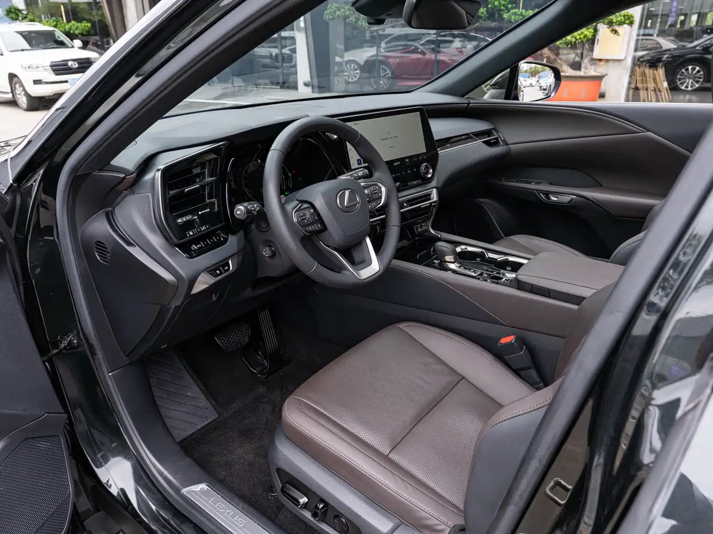 Lexus RX 2023 350h 4WD Pure Edition фото 9