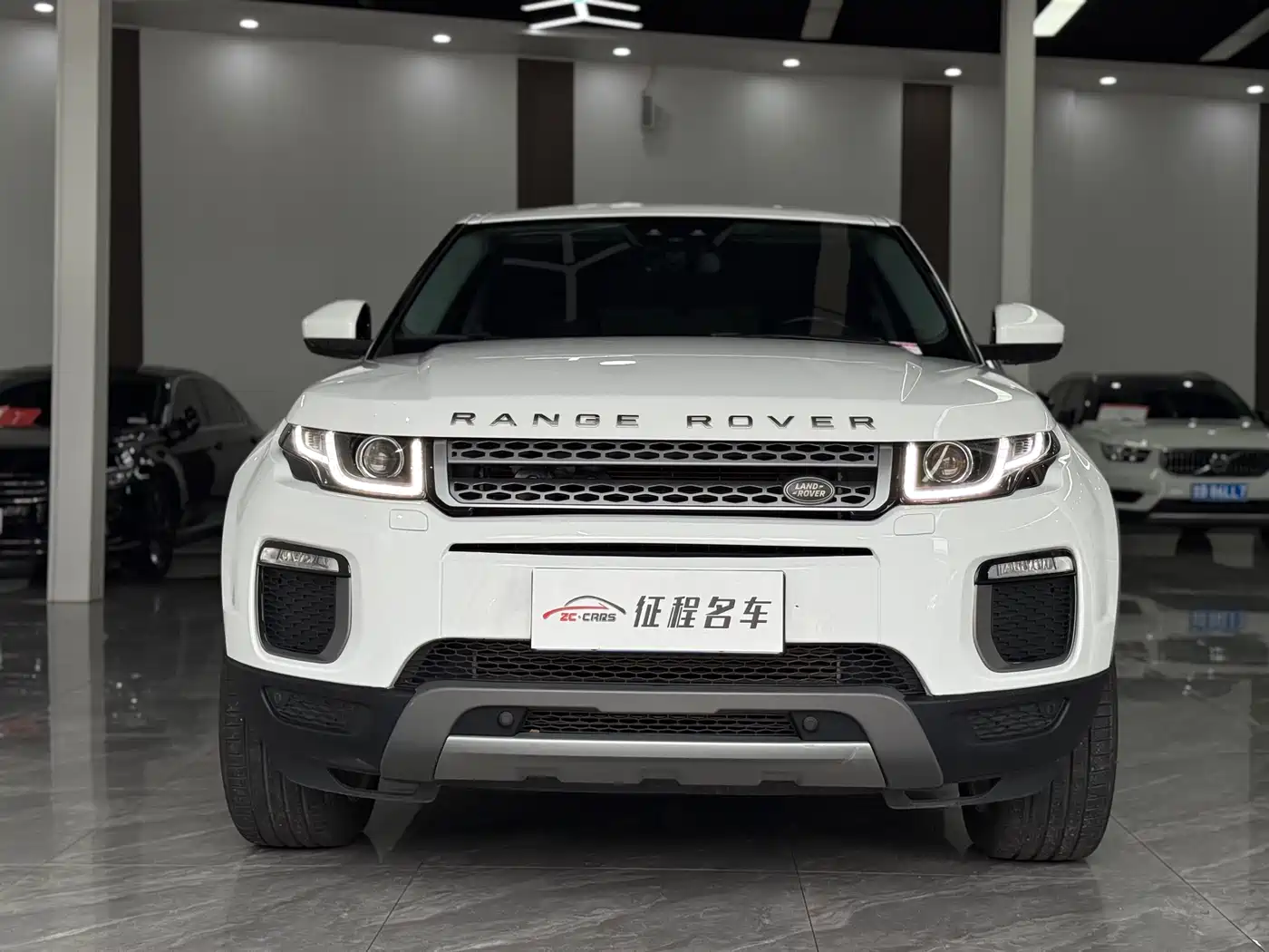 Land Rover Range Rover Evoque 2017 2.0T SE Smart Shine Edition фото 2
